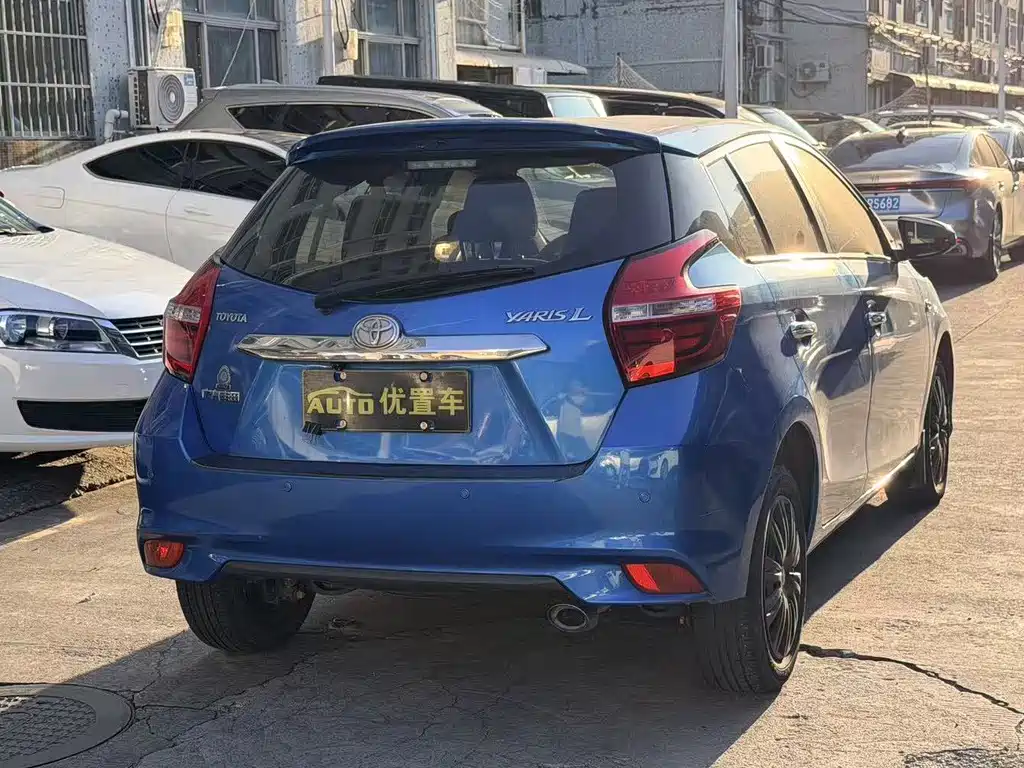 Toyota Yaris L — фото 8