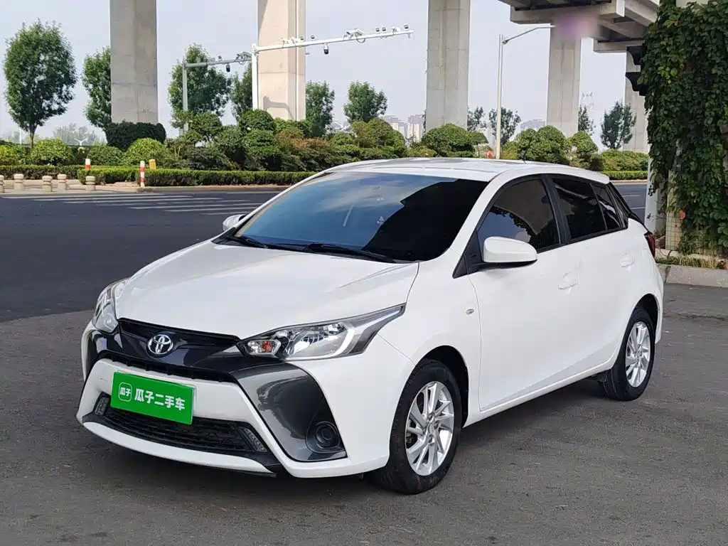 Toyota Yaris L — фото 2