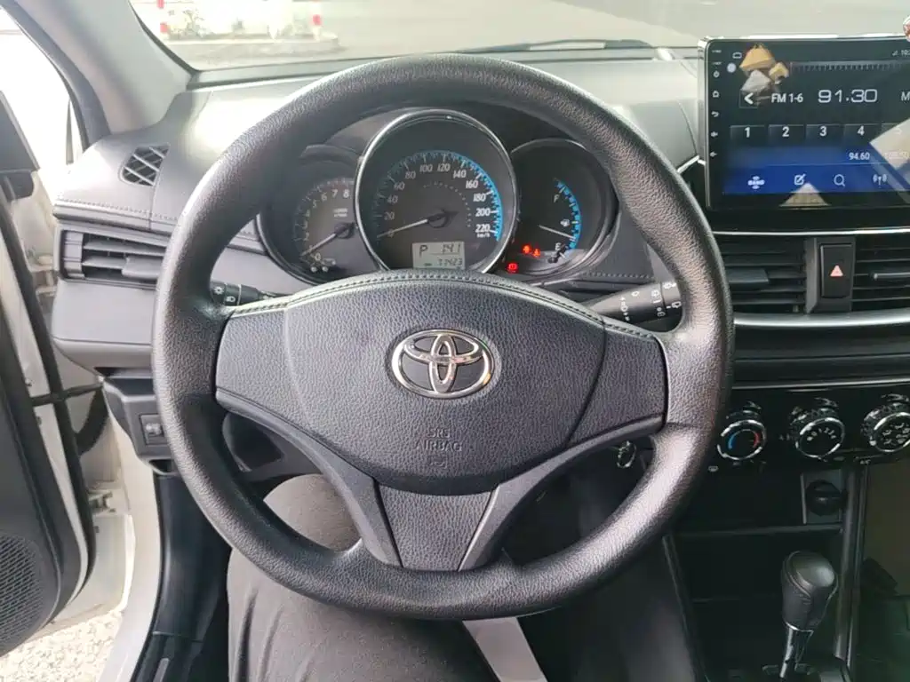 Toyota Yaris L — фото 11