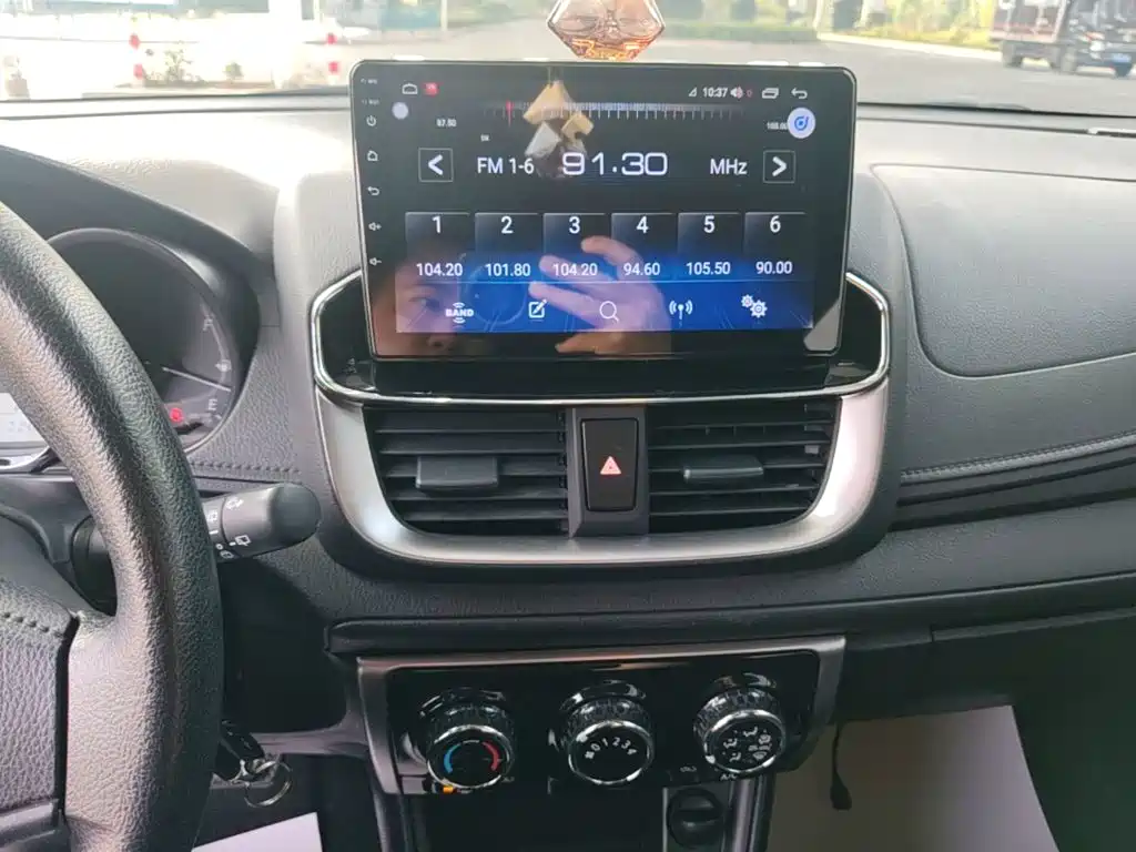 Toyota Yaris L — фото 13