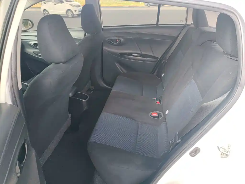 Toyota Yaris L — фото 17