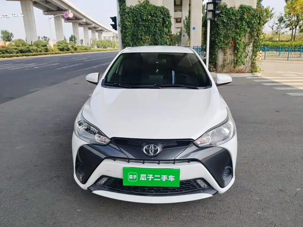 Toyota Yaris L — фото 3