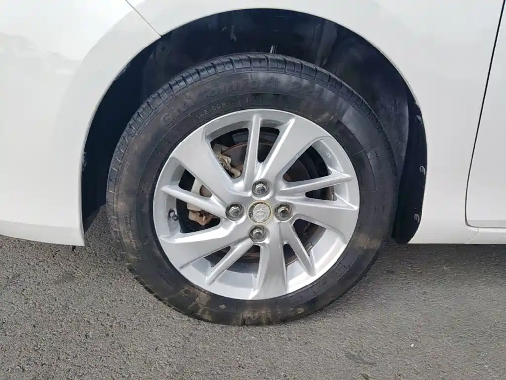 Toyota Yaris L — фото 23