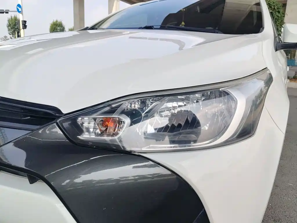 Toyota Yaris L — фото 24