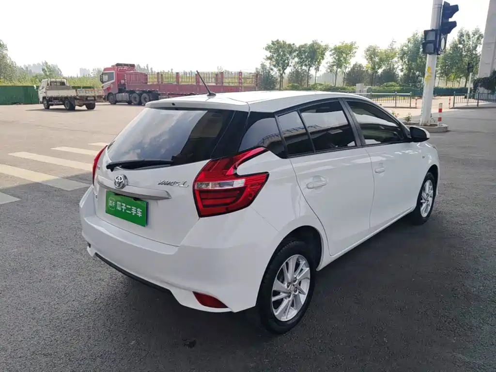 Toyota Yaris L — фото 7