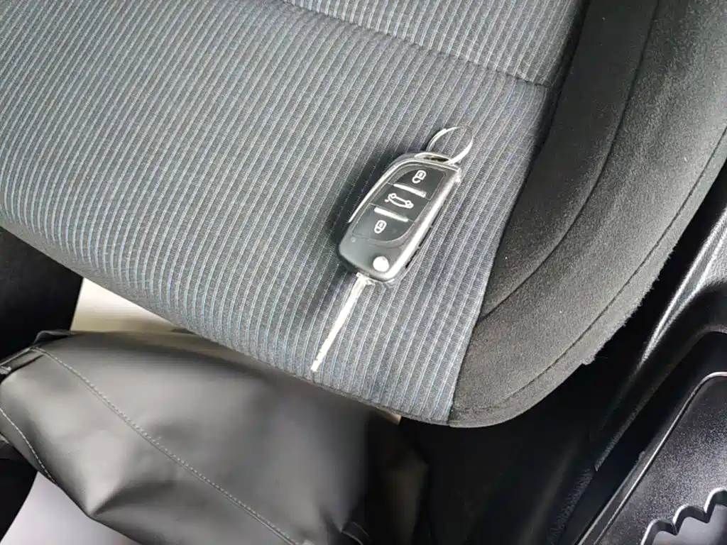 Toyota Yaris L — фото 9