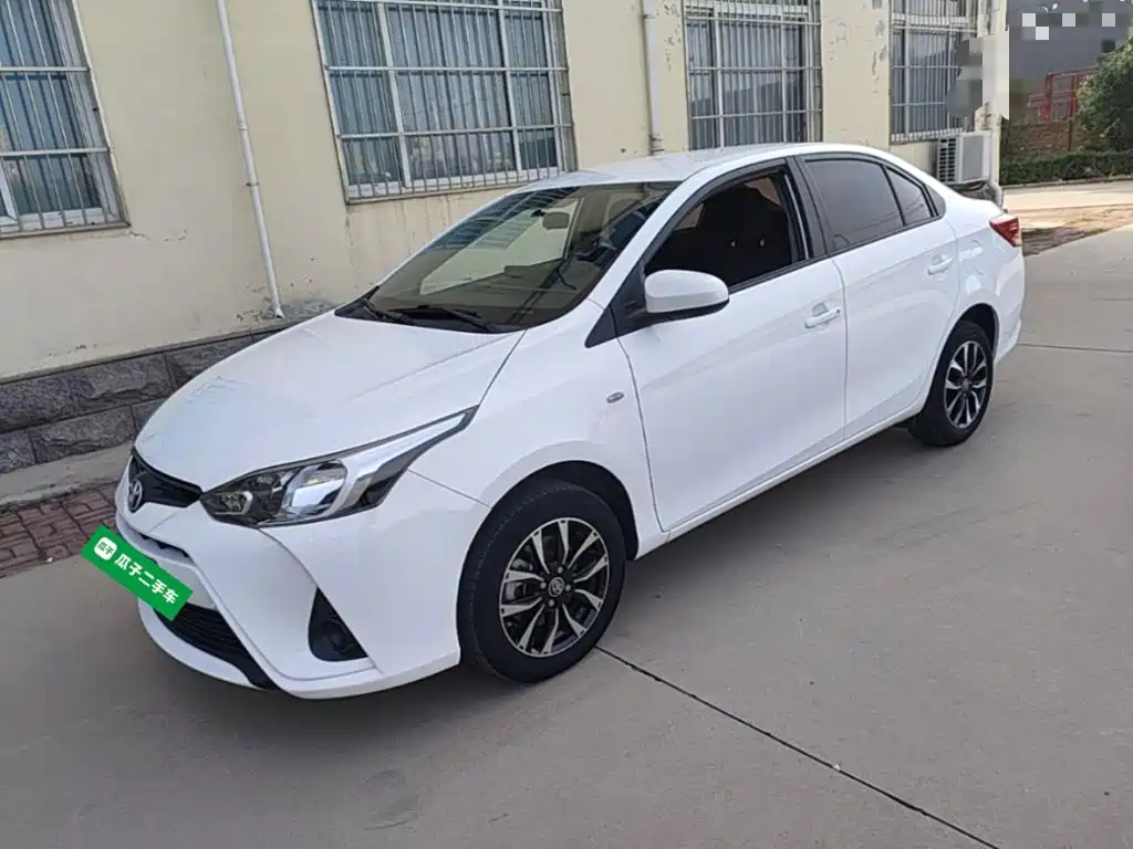 Toyota Yaris L — фото 2