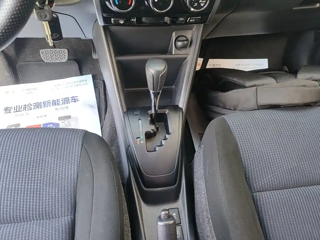 Toyota Yaris L — фото 14