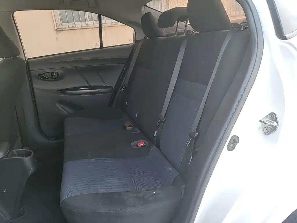 Toyota Yaris L — фото 17