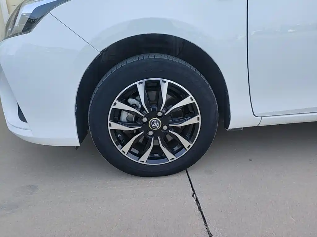 Toyota Yaris L — фото 23