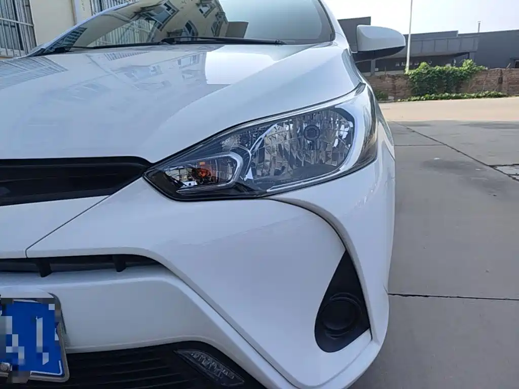 Toyota Yaris L — фото 24