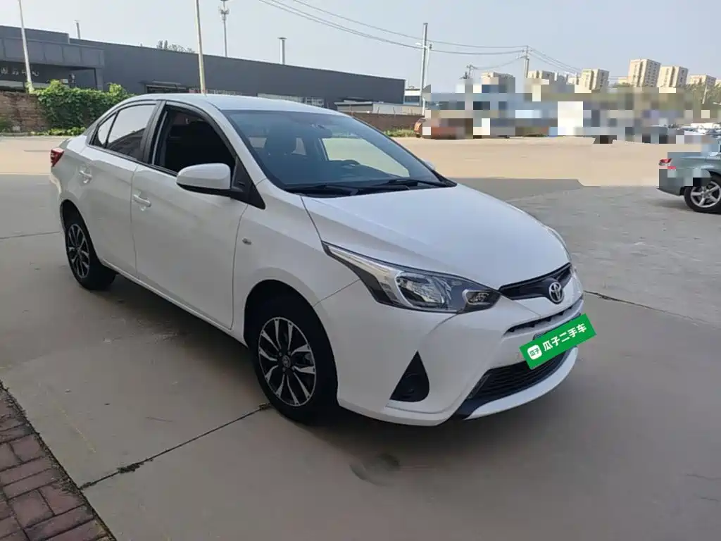 Toyota Yaris L — фото 4