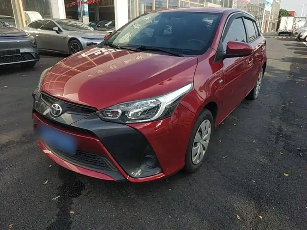 Toyota Yaris L — фото 2
