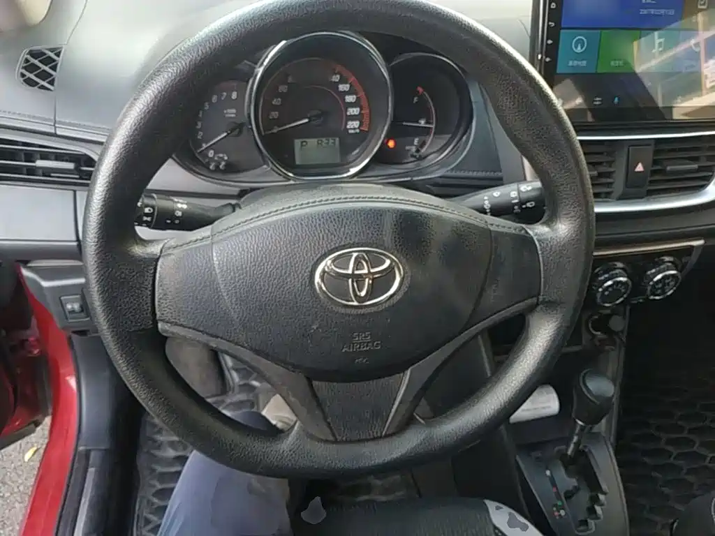 Toyota Yaris L — фото 11