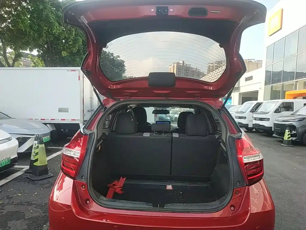 Toyota Yaris L — фото 19