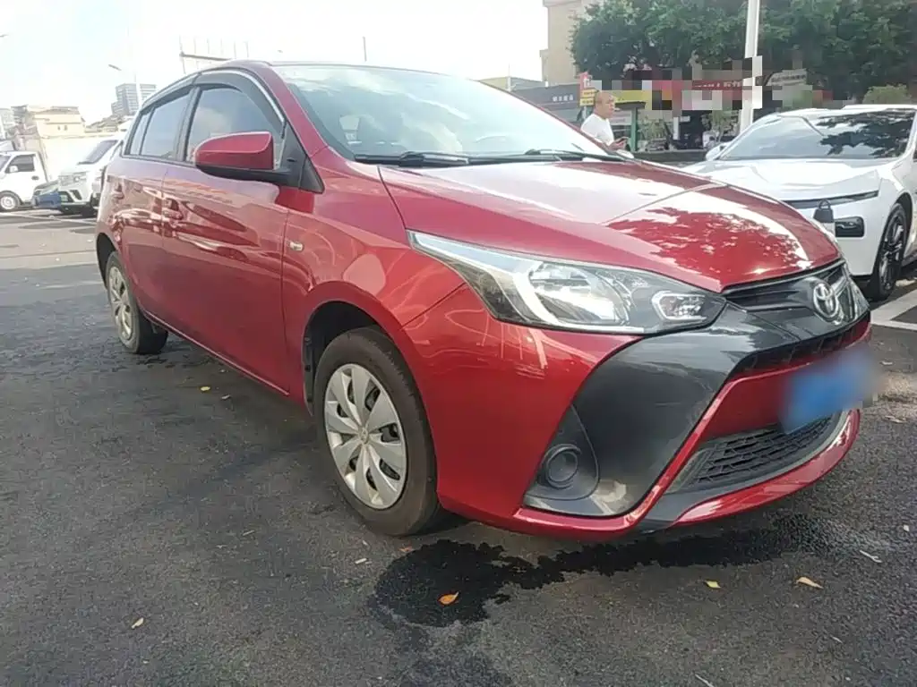 Toyota Yaris L — фото 4