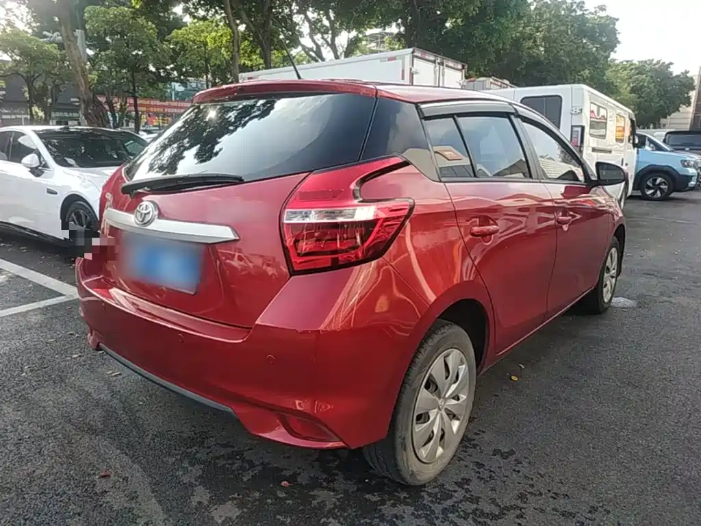 Toyota Yaris L — фото 7