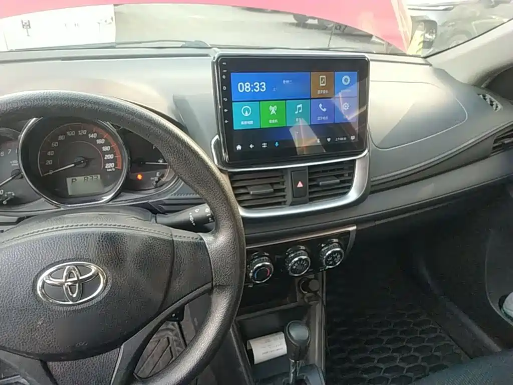 Toyota Yaris L — фото 10