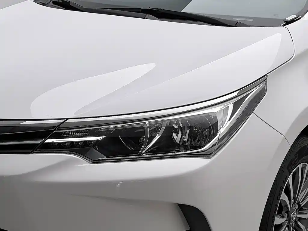 Toyota Corolla — фото 7