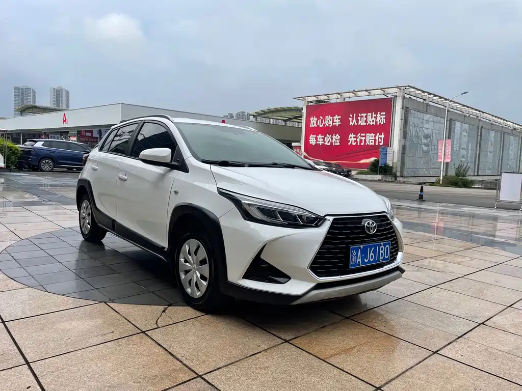 Toyota Yaris L — фото 3