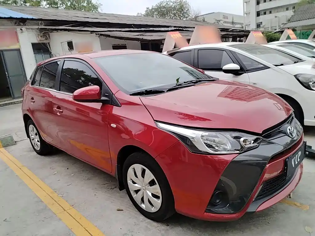 Toyota Yaris L — фото 4