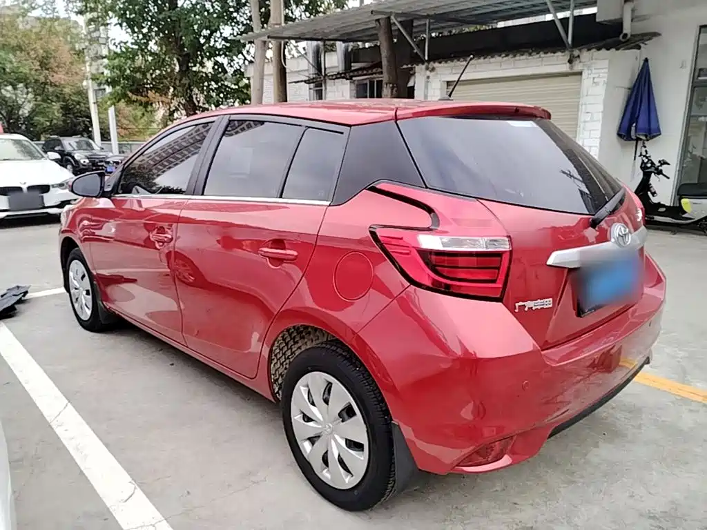 Toyota Yaris L — фото 5