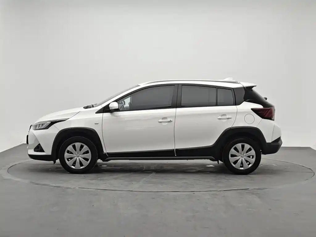 Toyota Yaris L — фото 2