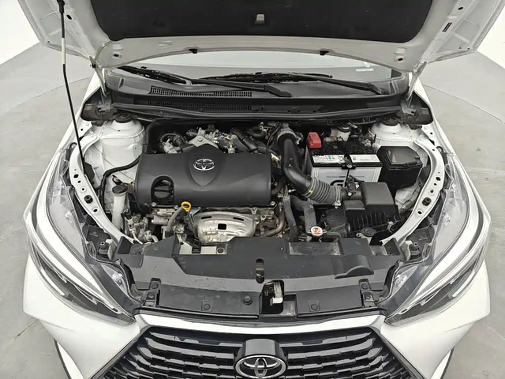 Toyota Yaris L — фото 11