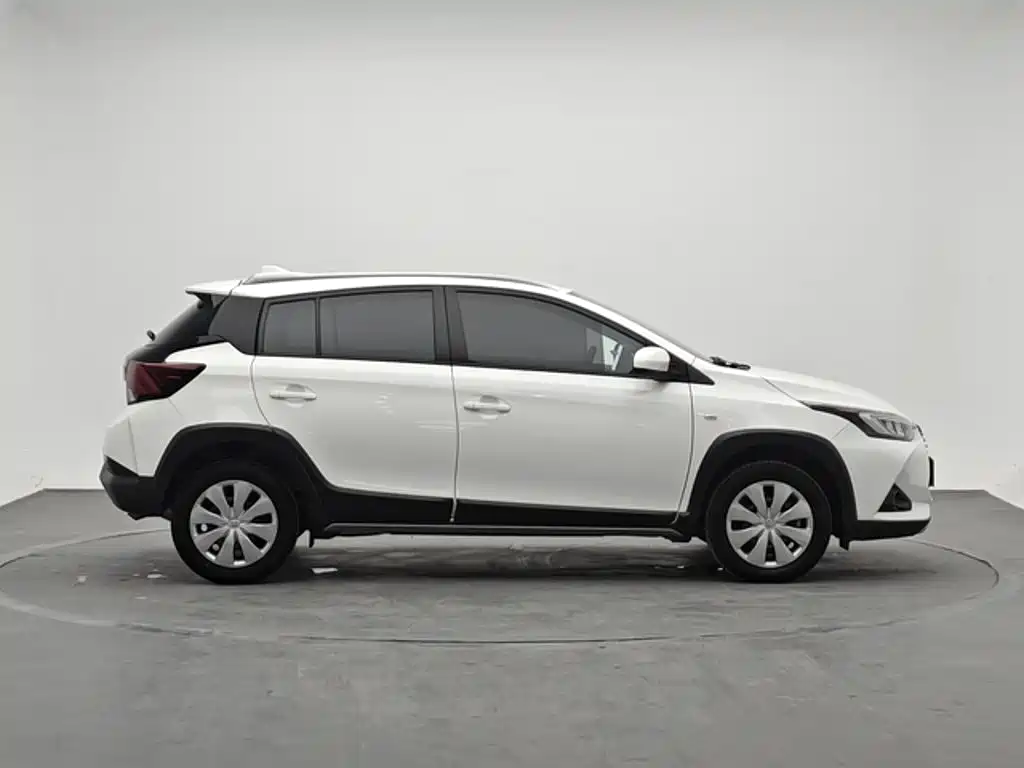 Toyota Yaris L — фото 3