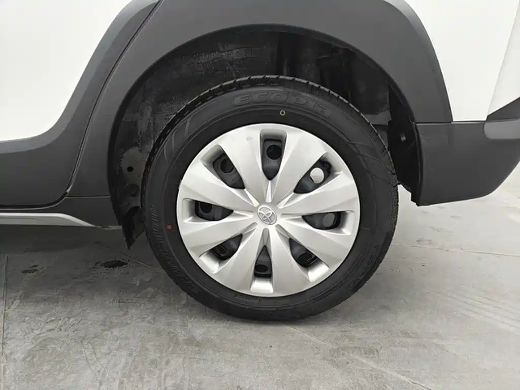 Toyota Yaris L — фото 8
