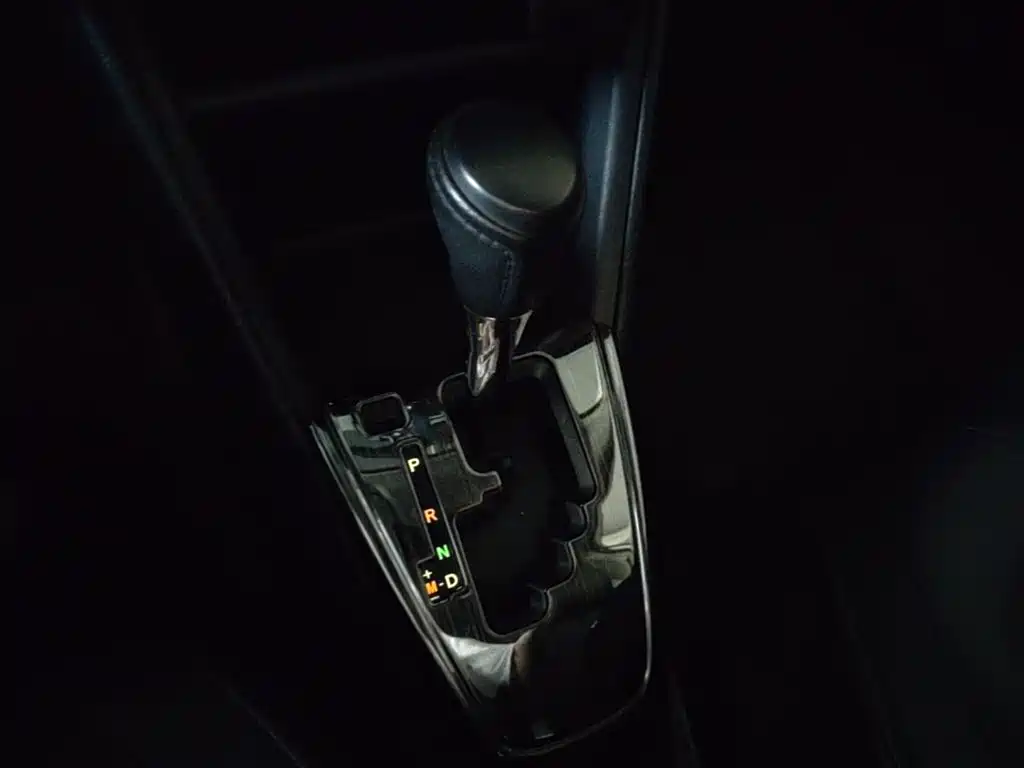 Toyota Yaris L — фото 14