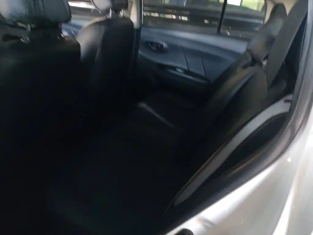Toyota Yaris L — фото 17
