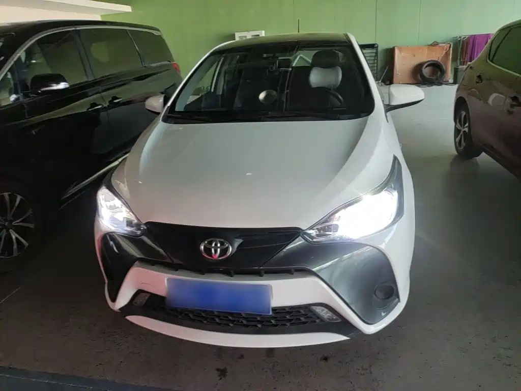 Toyota Yaris L — фото 3