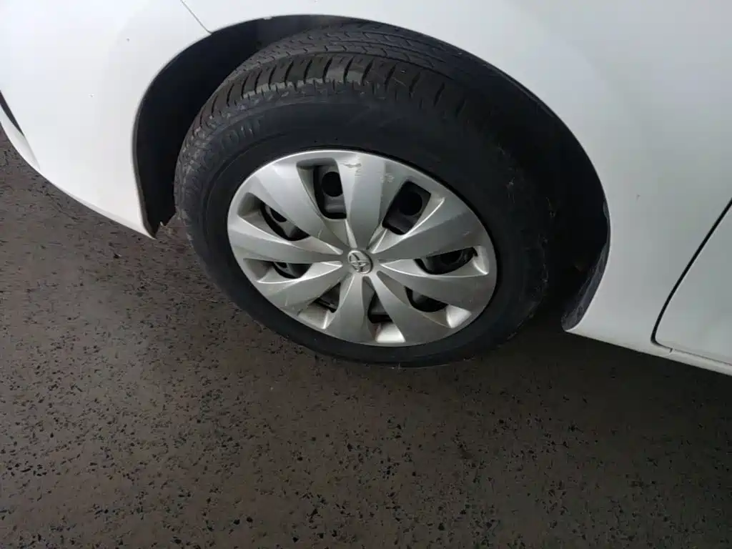 Toyota Yaris L — фото 23