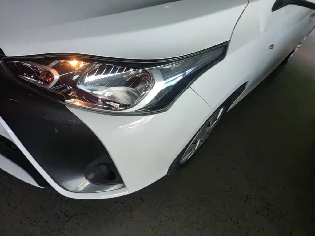 Toyota Yaris L — фото 24