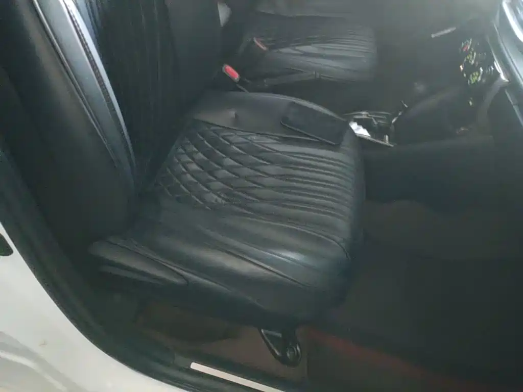 Toyota Yaris L — фото 25