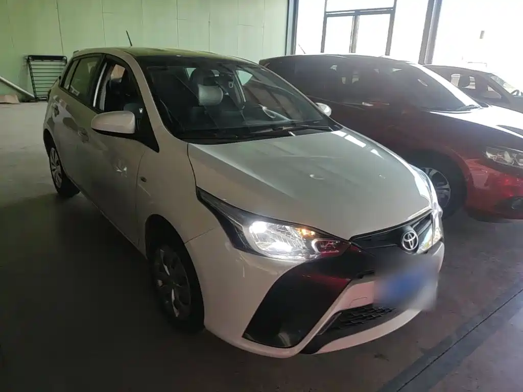 Toyota Yaris L — фото 4