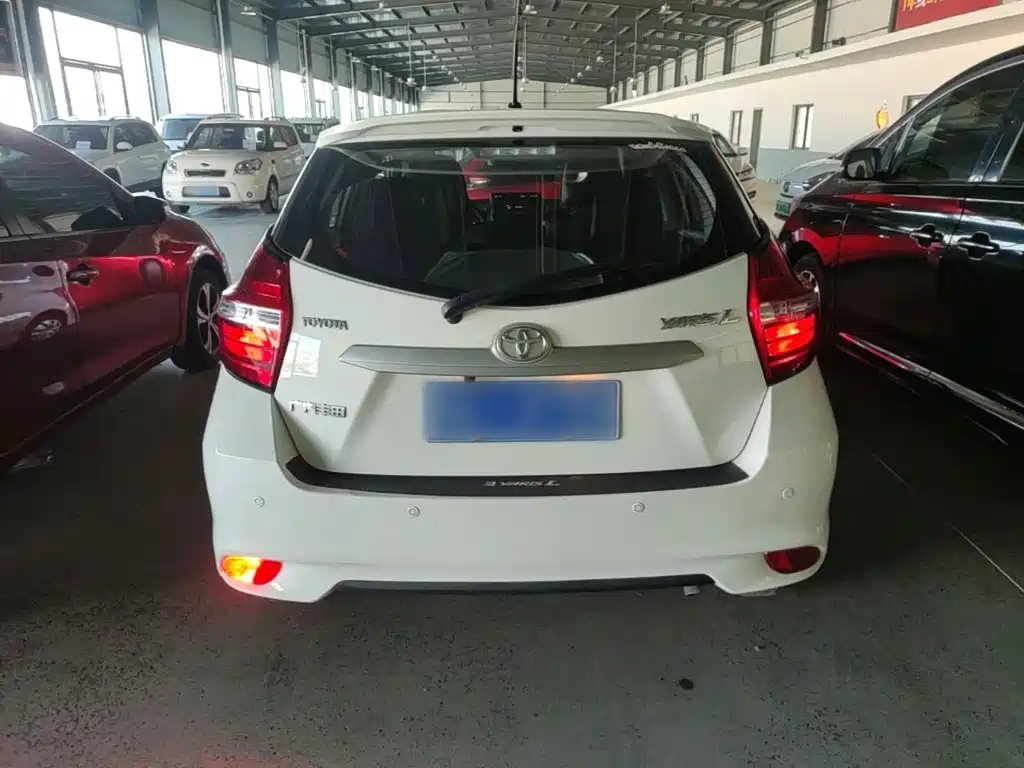 Toyota Yaris L — фото 6