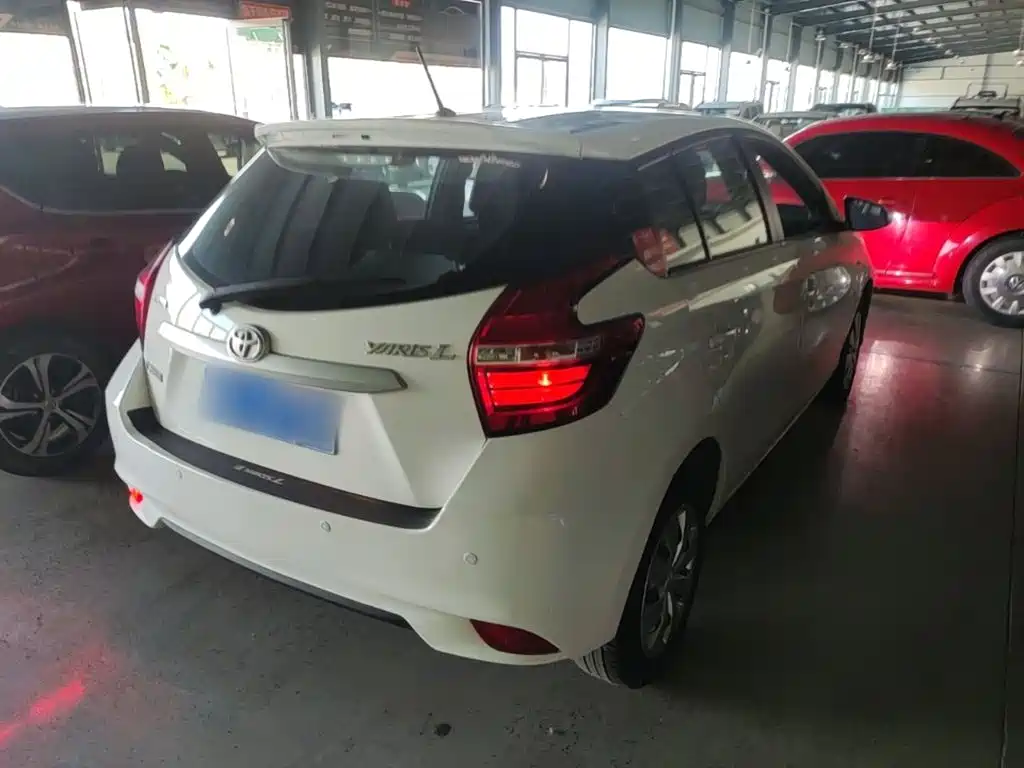 Toyota Yaris L — фото 7