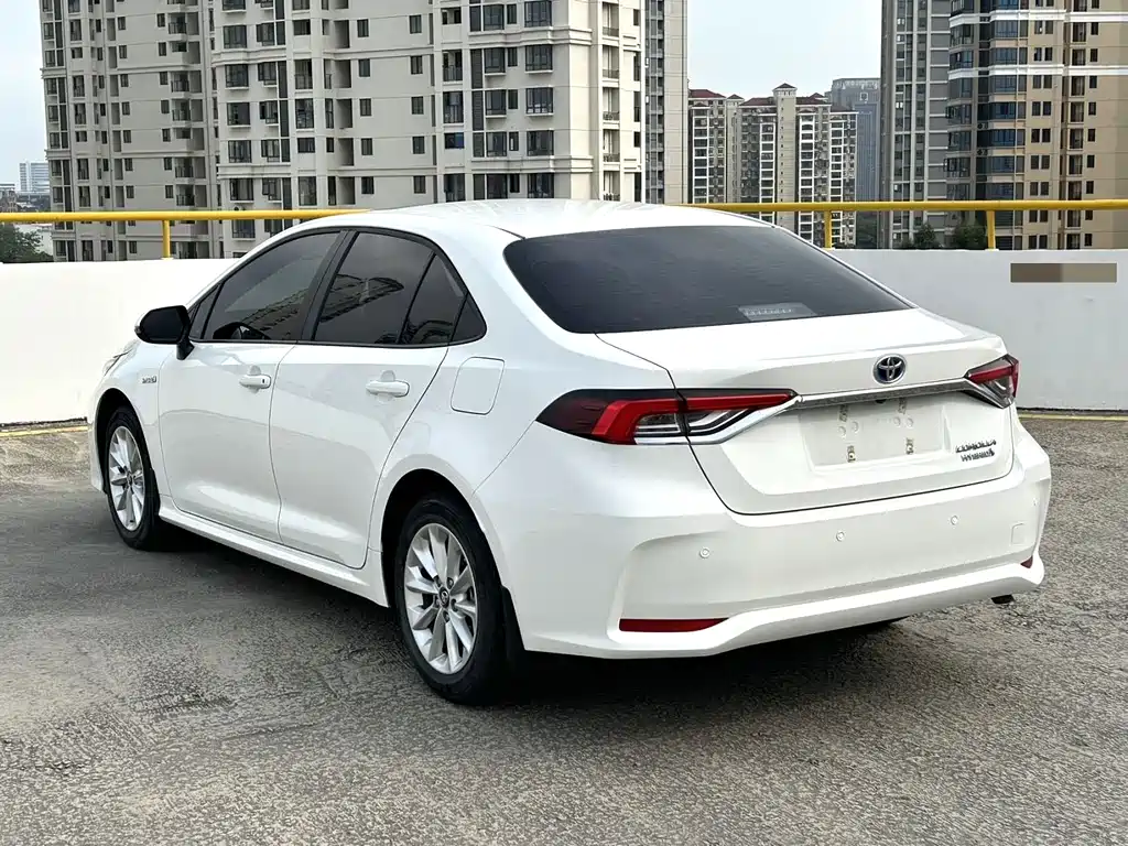 Toyota Corolla — фото 4