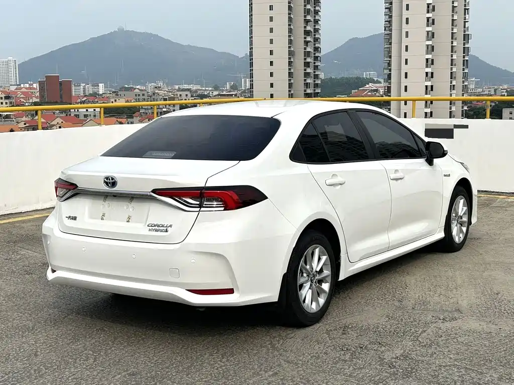Toyota Corolla — фото 6
