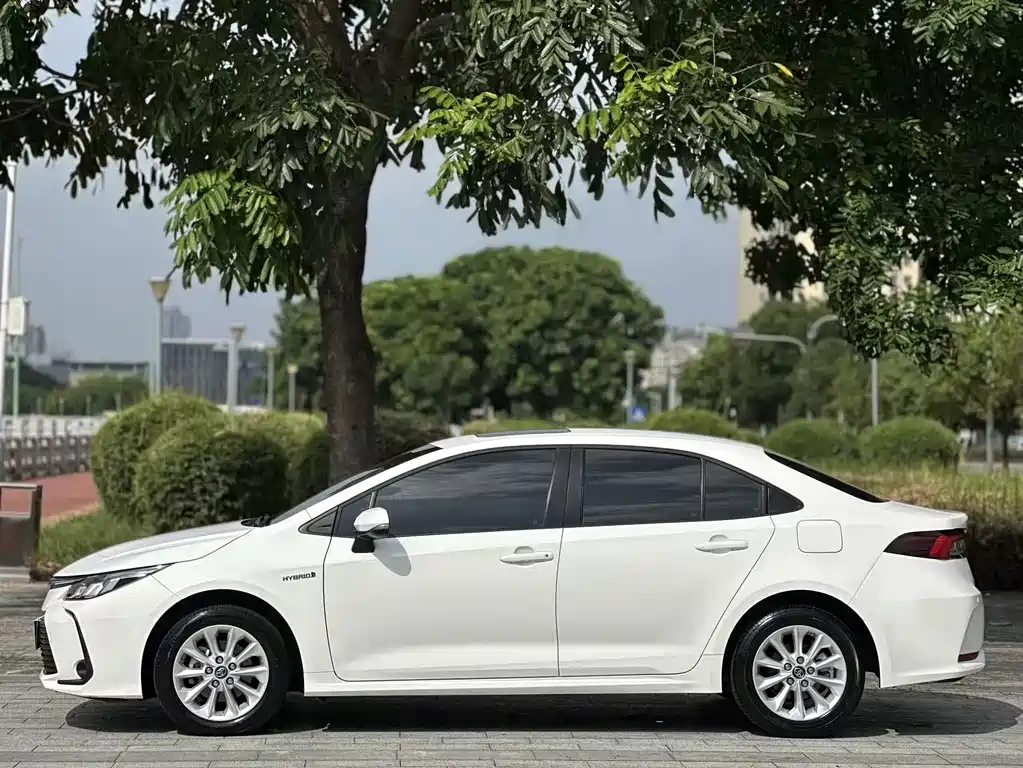 Toyota Corolla — фото 14