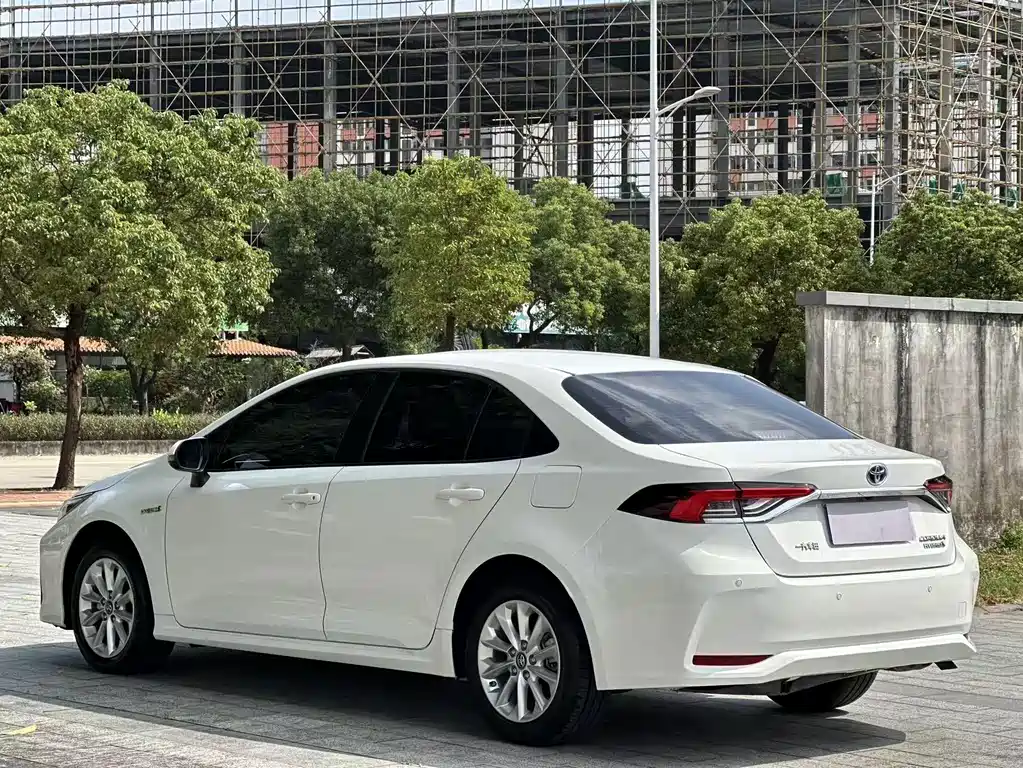 Toyota Corolla — фото 7