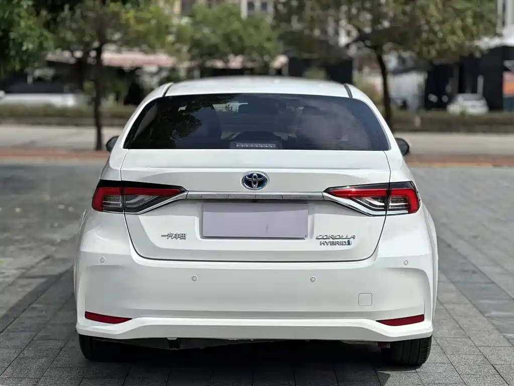 Toyota Corolla — фото 8