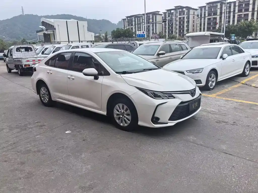 Toyota Corolla — фото 3