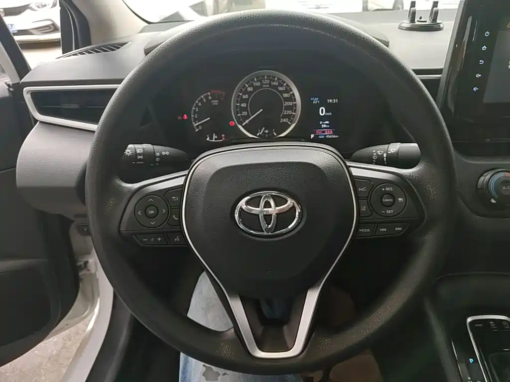 Toyota Corolla — фото 11