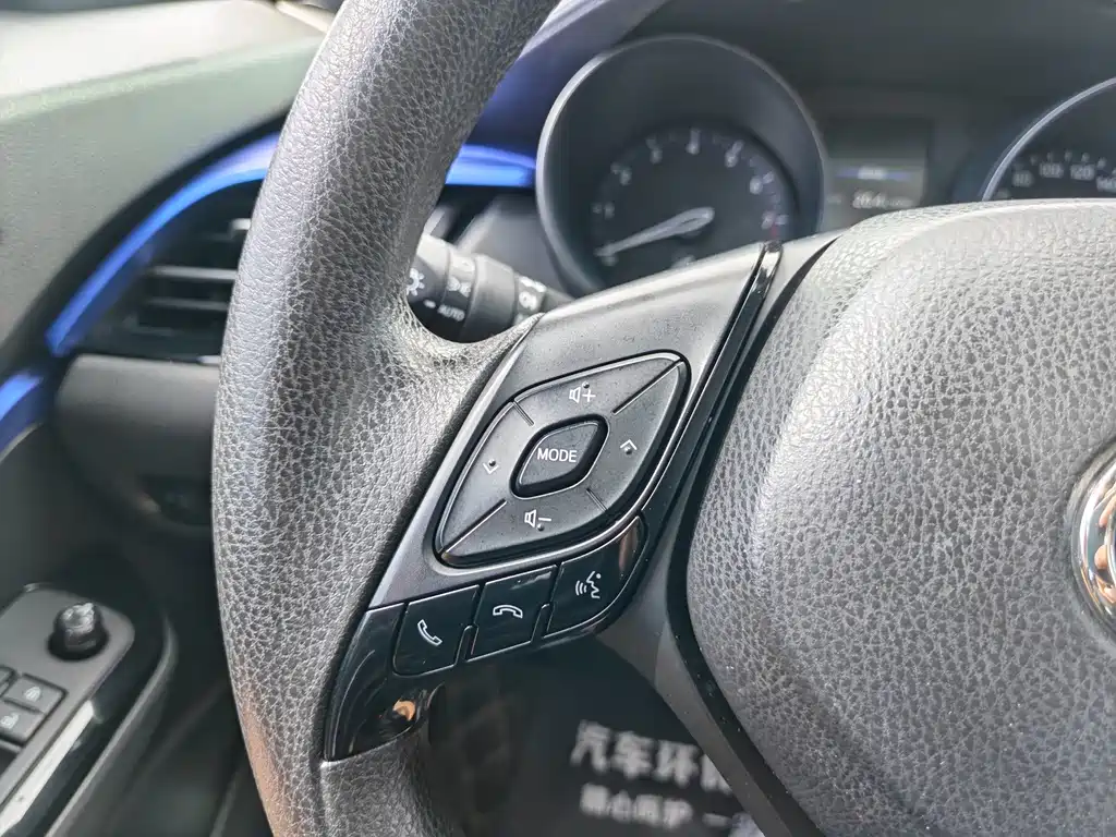 Toyota C-HR — фото 13