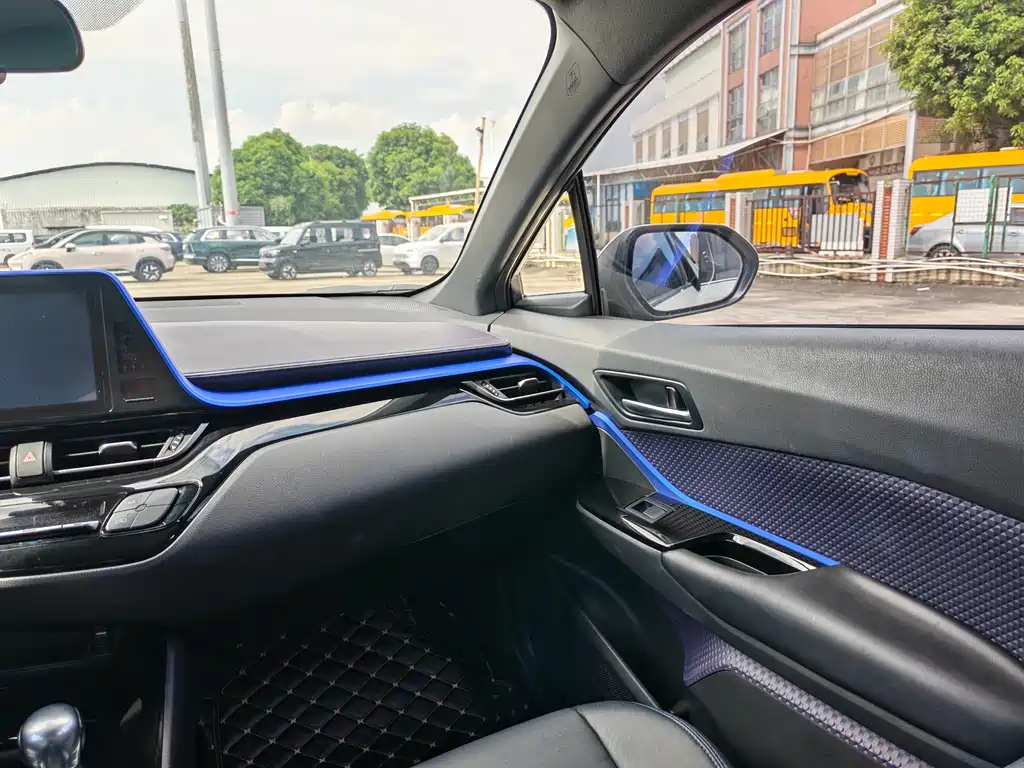 Toyota C-HR — фото 14