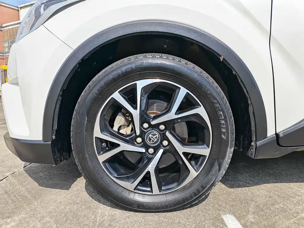 Toyota C-HR — фото 15