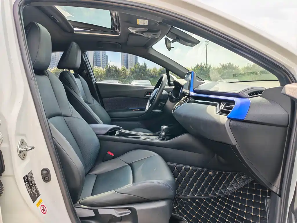 Toyota C-HR — фото 9